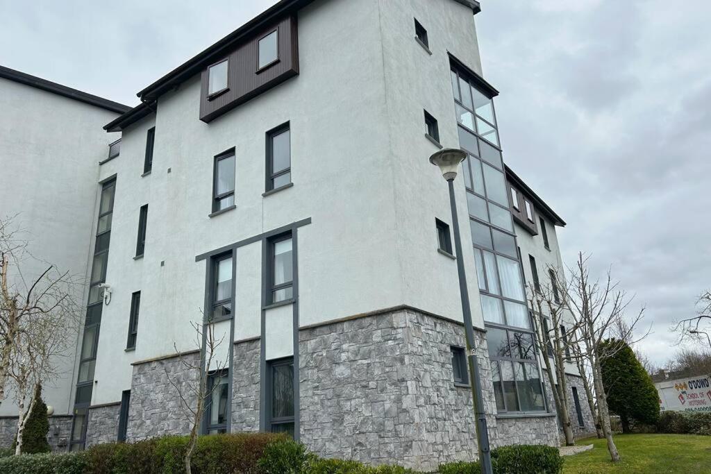 Entire Apartment , Centre Carrick on Shannon Exteriör bild