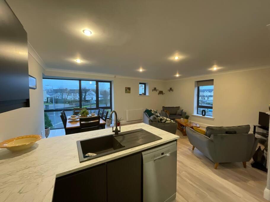 Entire Apartment , Centre Carrick on Shannon Exteriör bild